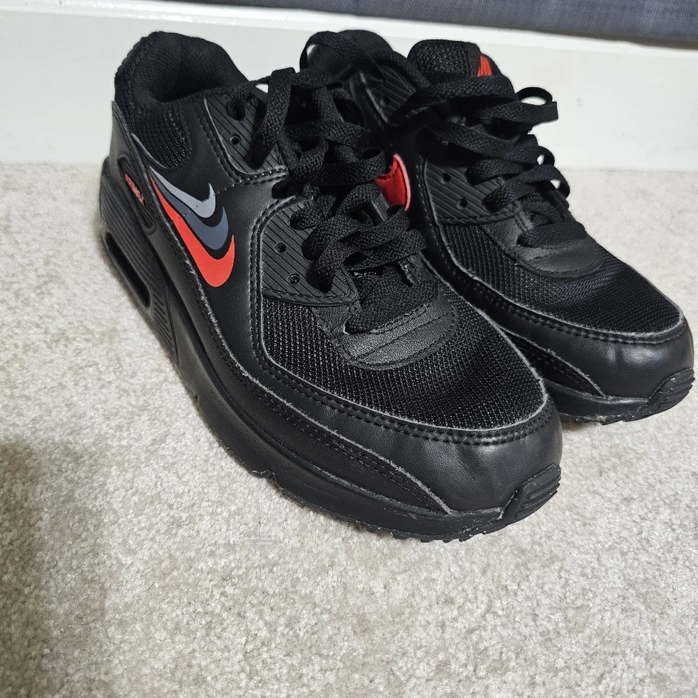 ​Nike Air Max 90 GS Black Red 6Y